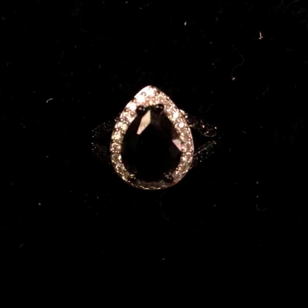 Fragrant Jewels Pear Ring